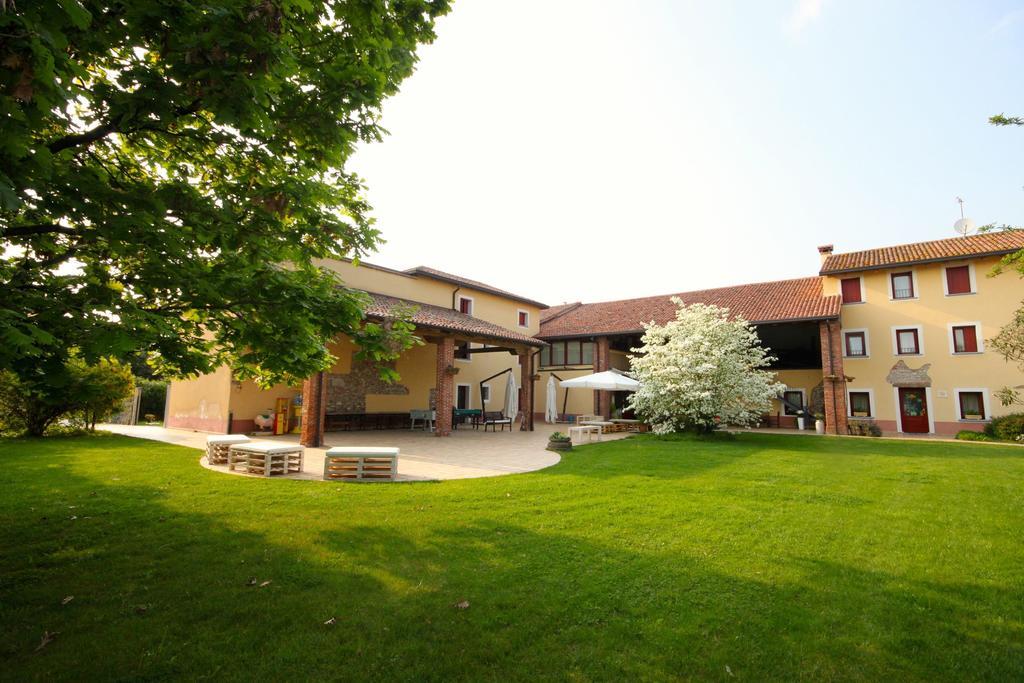 Agriturismo Borgo Tecla Rosà Buitenkant foto