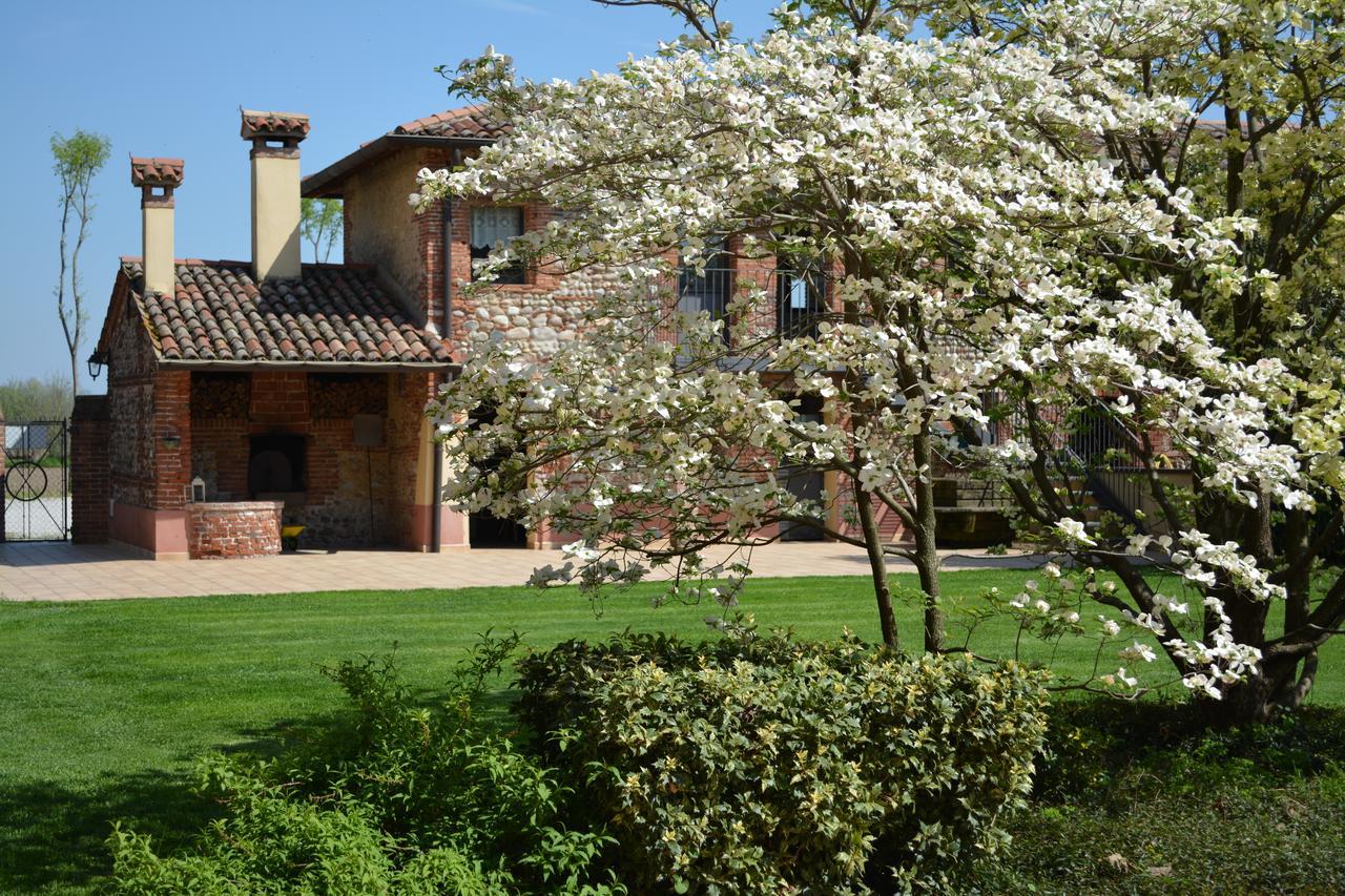 Agriturismo Borgo Tecla Rosà Buitenkant foto